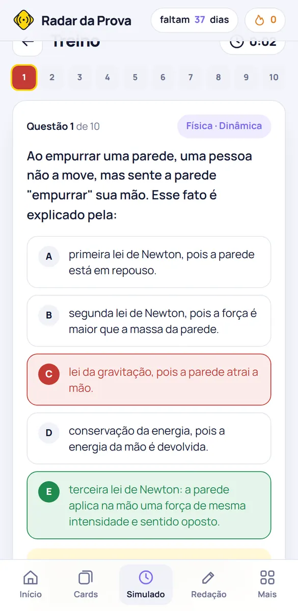 Tela de questão no celular: a alternativa errada em vermelho e a certa em verde
